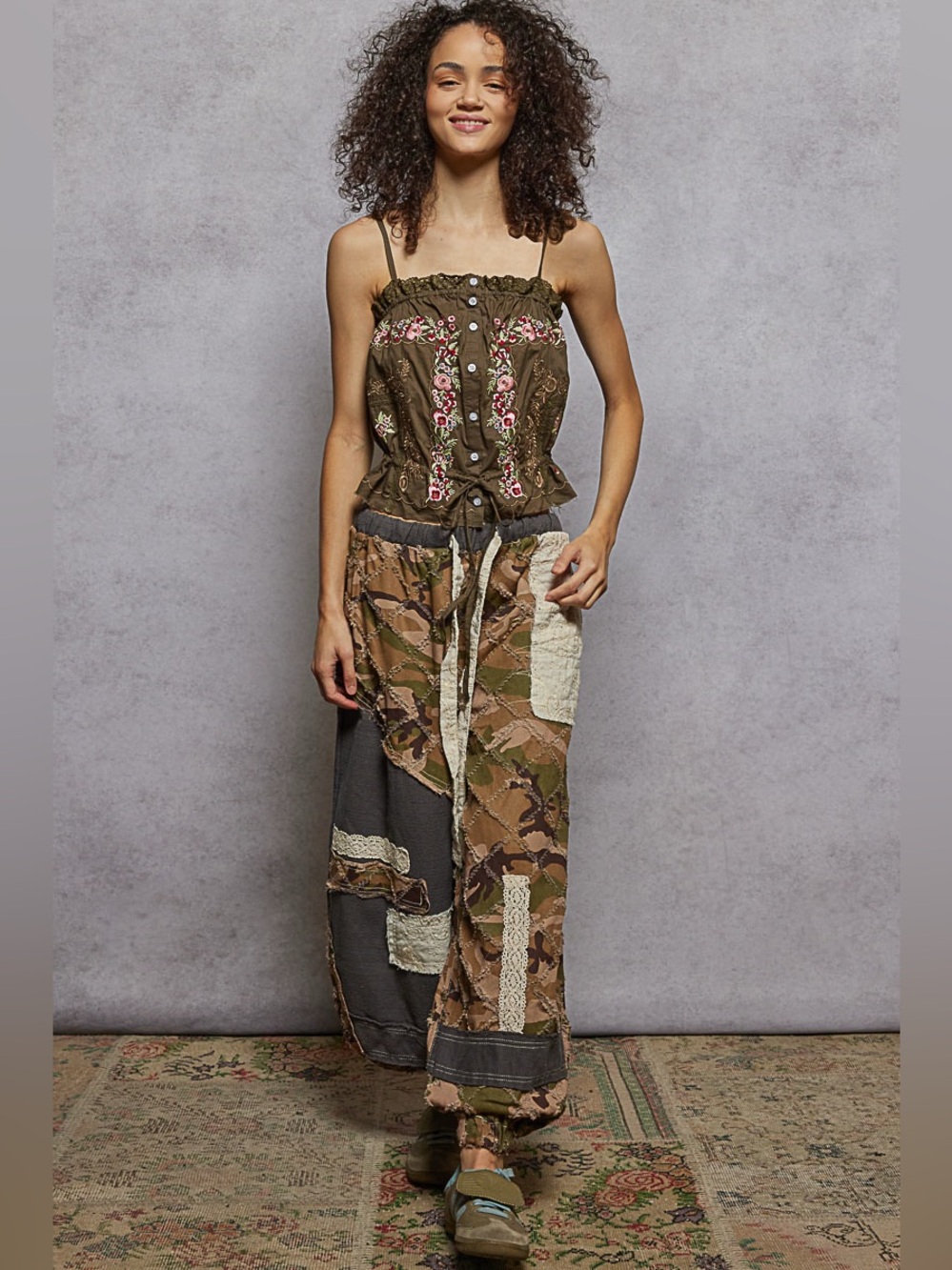 POL Button Down Floral Embroidered Cropped Cami with Lace Detail🛍️
